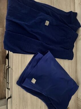 Vuori Women's Set Small Performance Jogger and Medium Pose Pylo Top-Deep Blue